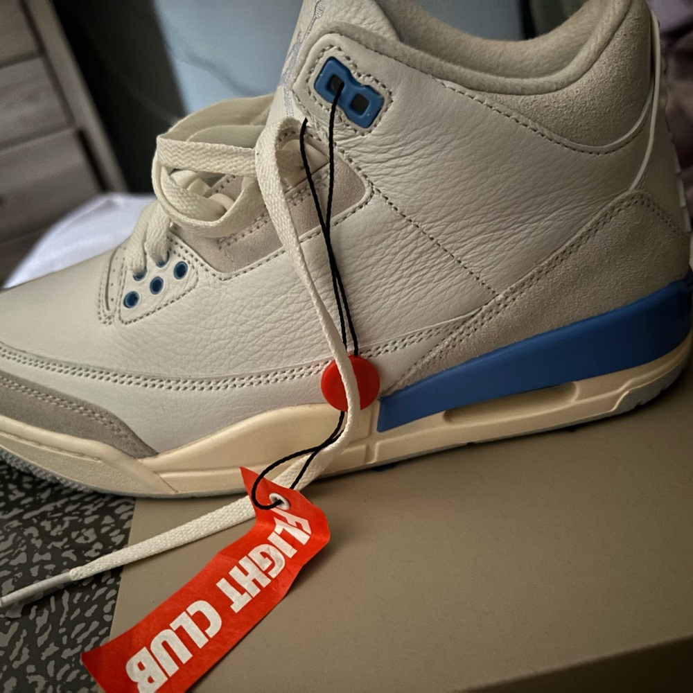 Jordan Sneakers in Cream and Blue